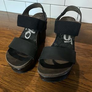 OTBT 6.5 black wedge. Scuffs on toes. Otherwise, GUC.